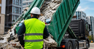 Вывоз строительного мусора в Усолье-Сибирском: услуги лицензированной компании — ПроМусор